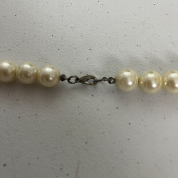 Costume Faux pearl necklace choker graduated pearls 16 Inch - Picture 3 of 5